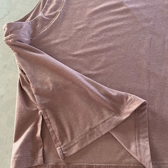 Old Navy Warm Taupe Split Hem T-Shirt - Picture 5 of 5